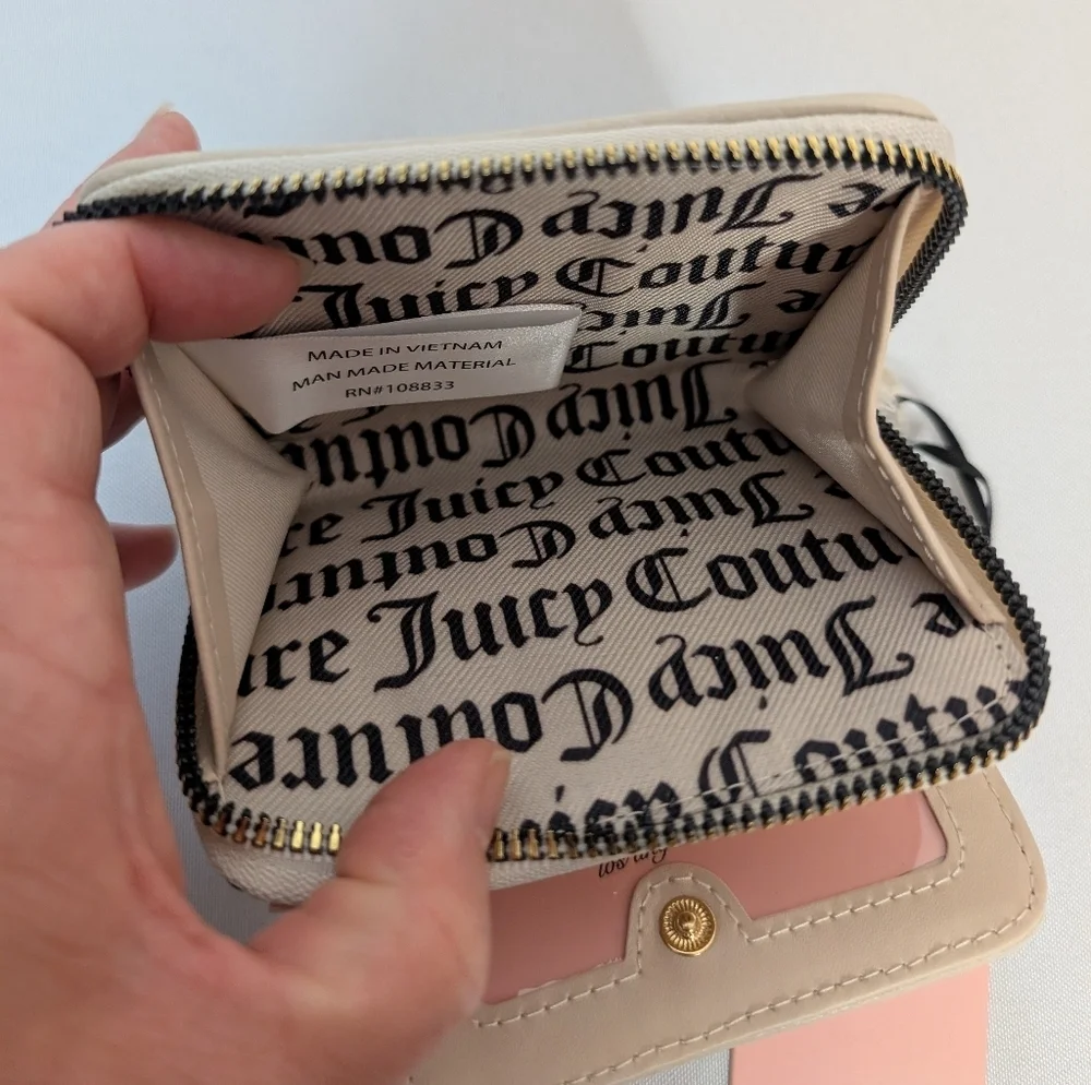 Juicy Couture Beige Cream Bifold Wallet  NWT